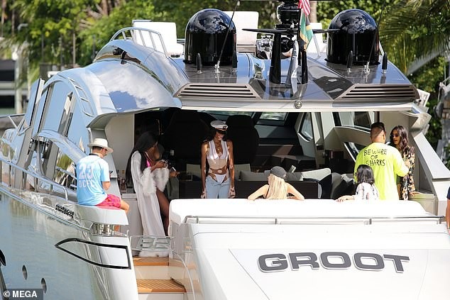 
Winnie Harlow hiện đang hò hẹn với Rapper Wiz Khalifa
