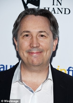 Tài tử Johnny Depp mãi vẫn chưa hết... “đen”? - 3 Biên kịch Stuart Beattie