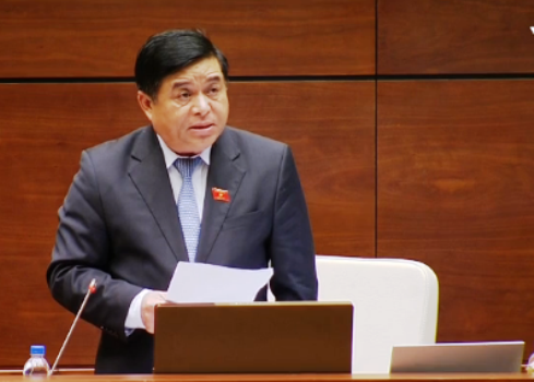Bộ trưởng Kế hoạch & Đầu tư: "Lo khoảng cách tụt hậu càng gia tăng" - 1 Bộ trưởng Nguyễn Chí Dũng phát biểu trên nghị trường.