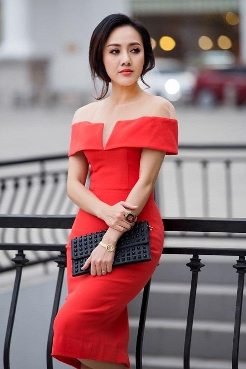 BTV Hoài Anh VTV bất ngờ sải bước catwalk làm… người mẫu đầy thần thái - 14 Hoài Anh khiến bao người ghen tỵ bởi vóc dáng và khuôn mặt vẫn xinh đẹp, tươi trẻ.