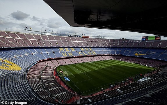 Barcelona 5-1 Real Madrid: Cú hattrick của Luis Suarez - 29
Sân Nou Camp đã sẵn sàng cho trận Siêu kinh điển thứ 178 trong lịch sử