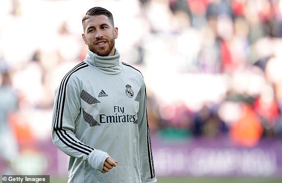 Barcelona 5-1 Real Madrid: Cú hattrick của Luis Suarez - 23
Thủ quân Sergio Ramos