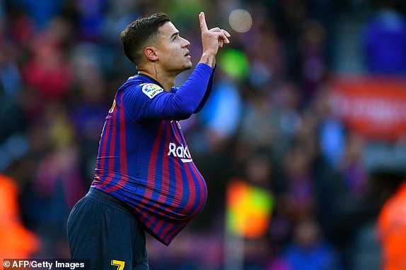 Barcelona 5-1 Real Madrid: Cú hattrick của Luis Suarez - 15
Niềm vui của Coutinho sau bàn thắng mở tỷ số