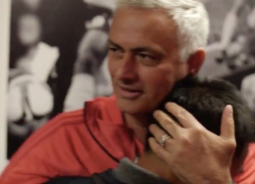 Đội bóng nhí Thái Lan được HLV Mourinho đón tiếp nồng nhiệt - 4 Đội bóng nhí Thái Lan được HLV Mourinho đón tiếp nồng nhiệt - 4