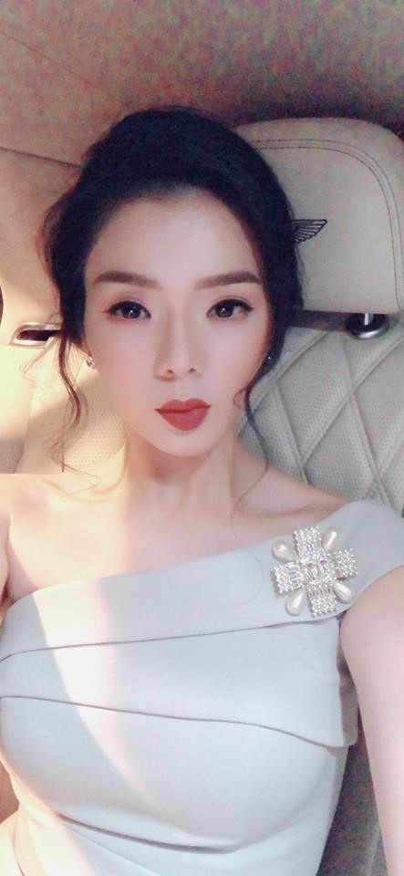 Chia sẻ về kết quả phẫu thuật, cô nói: Mình cứ nói thật, tin hay không là quyền của mọi người. Xưa nay có sao nói vậy, giờ ngắm mình thấy dễ chịu. Sau này vĩnh viễn chẳng phải lo trong người có đồ giả.