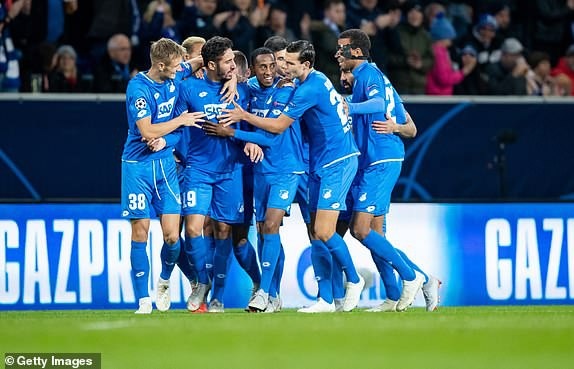 
Niềm vui của các cầu thủ Hoffenheim với bàn mở tỉ số sớm
