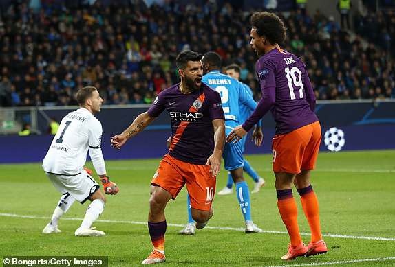 
Aguero ăn mừng sau khi có bàn thắng gỡ hòa sớm cho Man City
