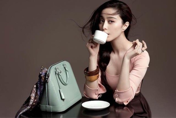 Nhiều thương hiệu xa xỉ phải tính “đường lui” sau khi Phạm Băng Băng “ngã ngựa” - 2 Nhiều thương hiệu xa xỉ phải tính “đường lui” sau khi Phạm Băng Băng “ngã ngựa” - 2
