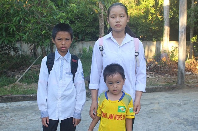 Nhờ sự giúp đỡ của cộng đồng, các em vẫn được cắp sách tới trường như bao bạn bè khác.
