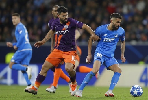 Hoffenheim 1-2 Man City: Thất bại đáng tiếc - 4
Demirbay (phải) cắt bóng của Aguero