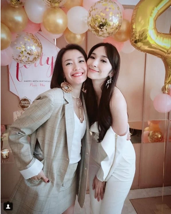 
Ngô Bội Từ từ bỏ sàn diễn thời trang và phim trường để trở thành một người nội trợ.
