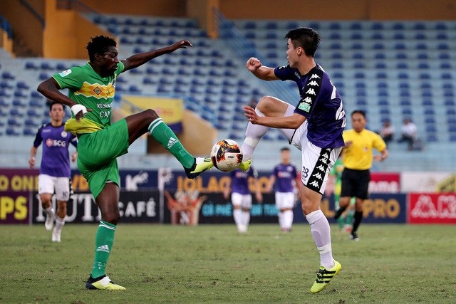 Nam Định chiếm ưu thế trước Cần Thơ trong cuộc đua trụ hạng V-League - 2 Cần Thơ dù thua đậm CLB Hà Nội ở vòng 25 nhưng vẫn còn quyền tự quyết trong cuộc đua giành vé trụ hạng (ảnh: Gia Hưng)