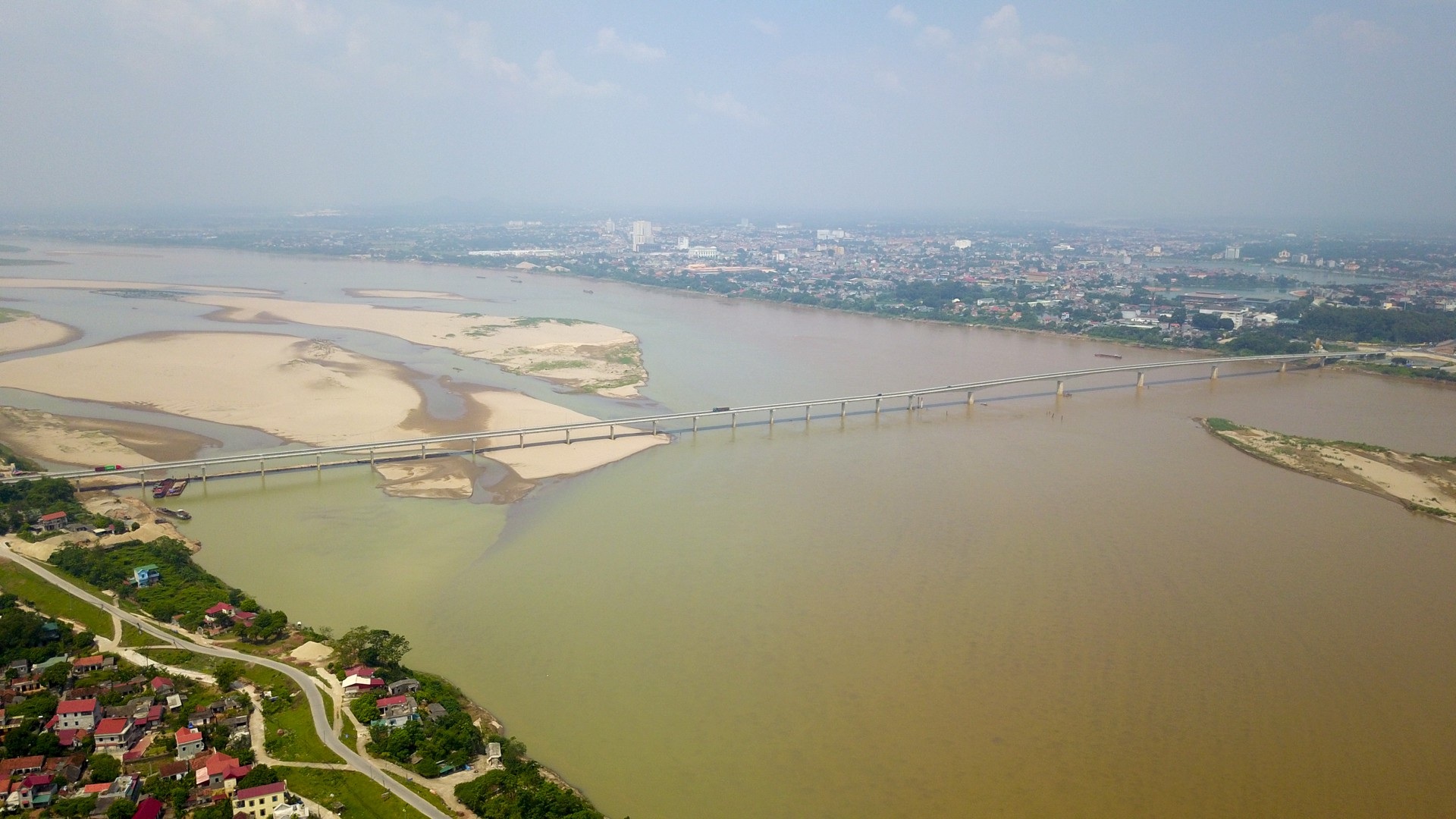 Diện mạo dải lụa 4 làn xe nối Hà Nội - Phú Thọ vắt ngang sông Hồng - Ảnh 2. Diện mạo dải lụa 4 làn xe nối Hà Nội - Phú Thọ vắt ngang sông Hồng - Ảnh 2.