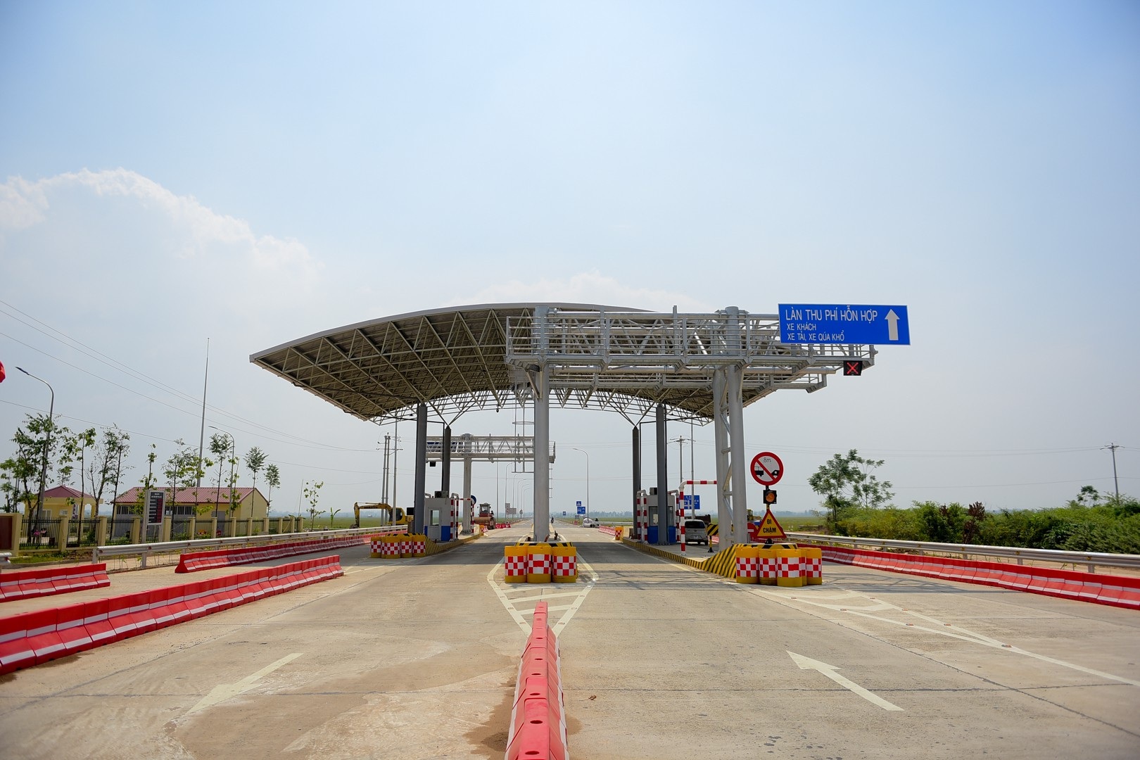 Diện mạo dải lụa 4 làn xe nối Hà Nội - Phú Thọ vắt ngang sông Hồng - Ảnh 12. Diện mạo dải lụa 4 làn xe nối Hà Nội - Phú Thọ vắt ngang sông Hồng - Ảnh 12.