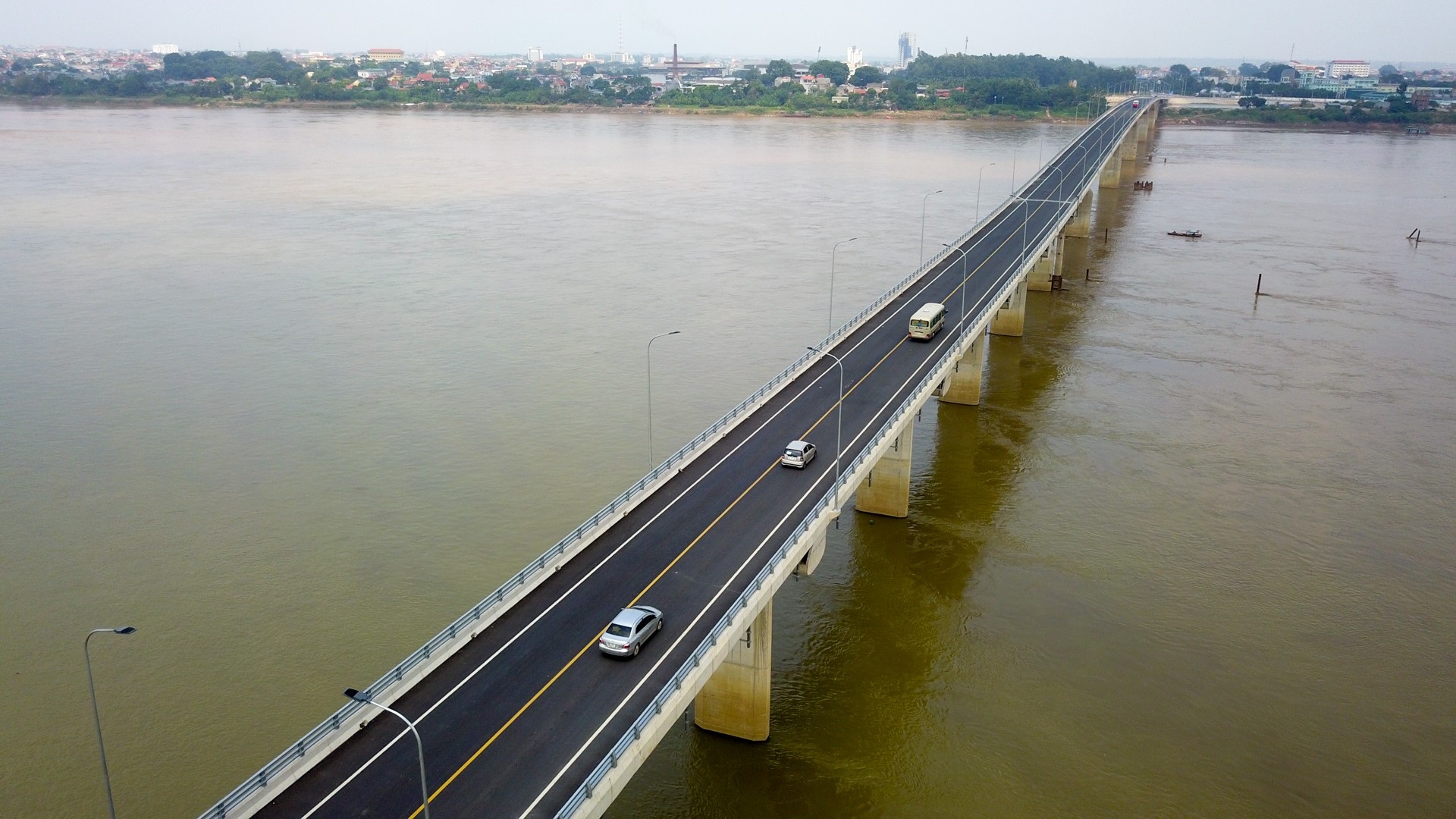 Diện mạo dải lụa 4 làn xe nối Hà Nội - Phú Thọ vắt ngang sông Hồng - Ảnh 6. Diện mạo dải lụa 4 làn xe nối Hà Nội - Phú Thọ vắt ngang sông Hồng - Ảnh 6.