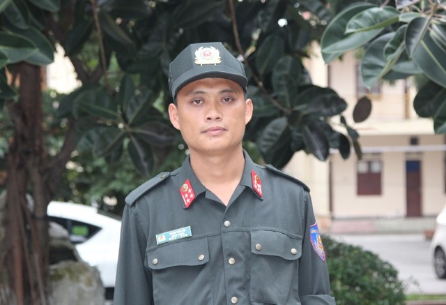 Đặc nhiệm kể giây phút cân não tiếp cận đối tượng cầm lựu đạn cố thủ - 1 Đại úy Phạm Văn Hội - người đã trực tiếp tiếp cận, vận động, thuyết phục Lê Ngọc Sơn buông lựu đạn, đầu hàng sau 14 tiếng cố thủ ở trong nhà.