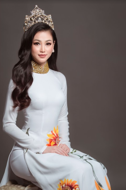 Người đẹp Việt nói tiếng Anh như gió được cấp phép dự Miss Earth 2018 - 2 Nguyễn Phương Khánh từng đoạt danh hiệu Á hậu 2 cuộc thi Hoa hậu Biển Việt Nam Toàn cầu 2018.