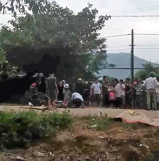 2 người lớn và 1 trẻ nhỏ tử nạn sau vụ va chạm xe máy kinh hoàng - Ảnh 1. 2 người lớn và 1 trẻ nhỏ tử nạn sau vụ va chạm xe máy kinh hoàng - Ảnh 1.