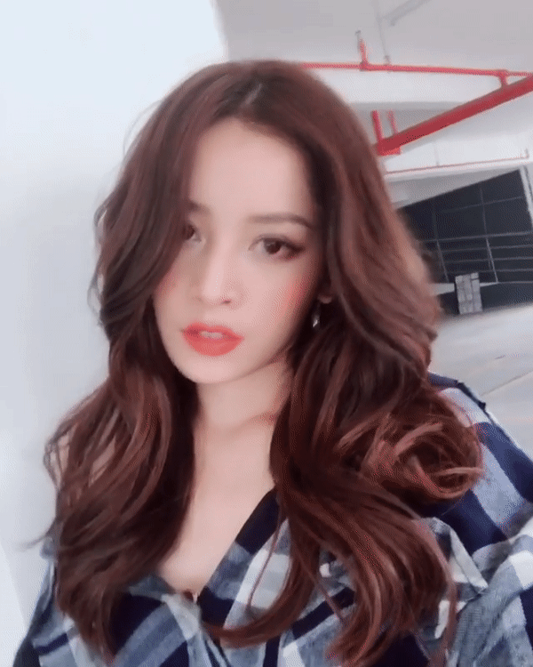 Chi Pu thoát mác “gái ngoan” showbiz, ngày càng nóng bỏng “nghẹt thở” - 8 ...đến bờ môi.