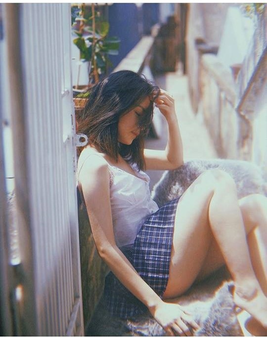 Chi Pu thoát mác “gái ngoan” showbiz, ngày càng nóng bỏng “nghẹt thở” - 13 Đầu tháng 5 vừa qua, Chi Pu một lần nữa gây xôn xao khi tung ra loạt hình khiến người hâm mộ dễ liên tưởng đến phong cách Lolita gây tranh cãi của Sulli, Suzy.