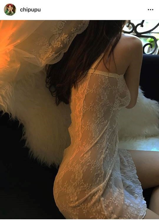 Chi Pu thoát mác “gái ngoan” showbiz, ngày càng nóng bỏng “nghẹt thở” - 11 Đặc biệt, phải kể đến loạt hình ảnh khi Chi Pu diện chiếc váy mỏng tang, Chi Pu làm mạng xã hội náo loạn với những đường cong cơ thể.