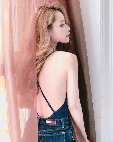 Chi Pu thoát mác “gái ngoan” showbiz, ngày càng nóng bỏng “nghẹt thở” - 9 Có thể nói, phong cách Chi Pu thay đổi rõ rệt nhất khi cô theo đuổi sự nghiệp ca sĩ.
