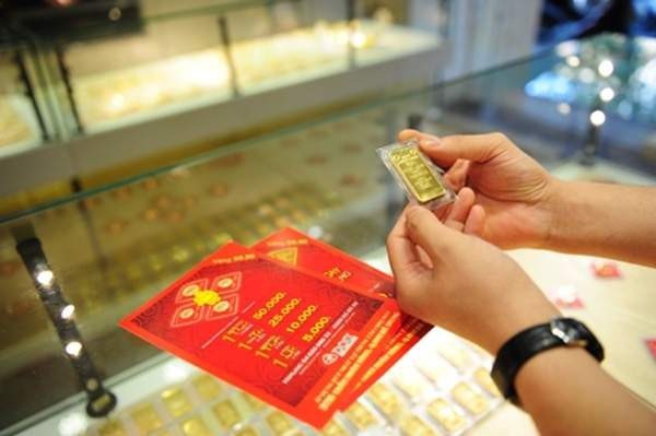 Giá vàng tiếp tục giảm sâu - 1
Chiều nay 30/10, giá vàng SJC tiếp tục được các doanh nghiệp trong nước điều chỉnh giảm sâu xuống mức 36,45 triệu đồng/lượng.