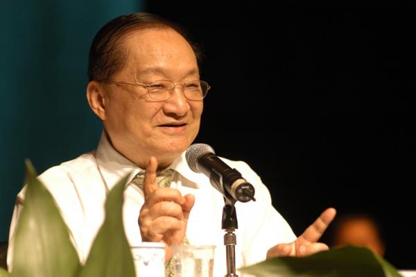 Kim Dung tạo nên “võ lâm giang hồ”, giới làm phim nợ ông “vũ trụ điện ảnh” - Ảnh 3. Kim Dung tạo nên “võ lâm giang hồ”, giới làm phim nợ ông “vũ trụ điện ảnh” - Ảnh 3.