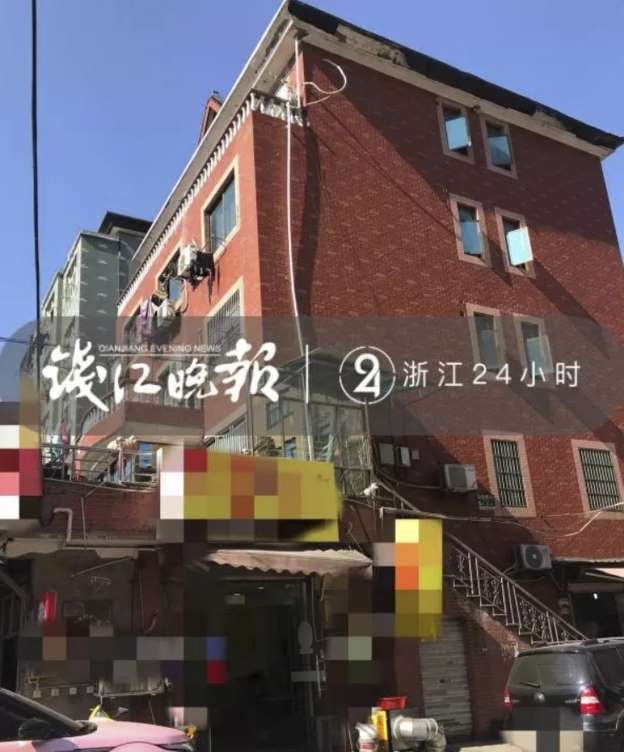 Nhà giàu “nứt đố đổ vách”, bà lão vẫn giả làm ăn mày để… kiếm tiền thuê osin - 2 Gia đình bà lão này sống ở một ngôi nhà 5 tầng và còn kiếm thêm tiền bằng cách cho thuê tầng một. (Nguồn: Weixin.qq.com)