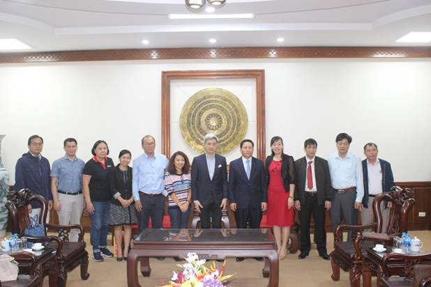 URC nâng cao tiêu chuẩn cho ngành trà đóng chai tại Việt Nam - 1 Đoàn đại biểu URC cùng lãnh đạo UBND Thái Nguyên tại buổi gặp mặt.