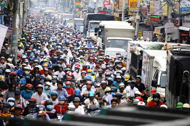 Nhà ở riêng lẻ - nguồn cơn của mọi "lỗi lầm" đô thị? - 4 Áp lực về giao thông, ngập nước đang là “bài toán” nan giải của TPHCM