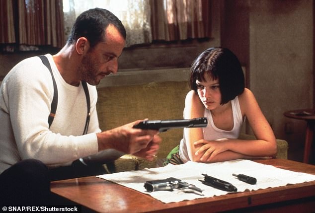 Natalie Portman không bao giờ chơi với... nữ giới ở Hollywood - 2
Natalie bắt đầu nhận được sự chú ý khi đóng phim “Léon: The Professional” (1994).