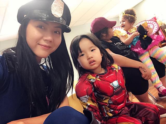 Sao Việt cùng các nhóc tì nhà sao hóa trang Halloween - 5 Người mẫu Ngọc Quyên có mặt tại trường con gái để tham gia hoạt động tại trường của con. Cô bé diện đồ siêu nhân khá ngầu.