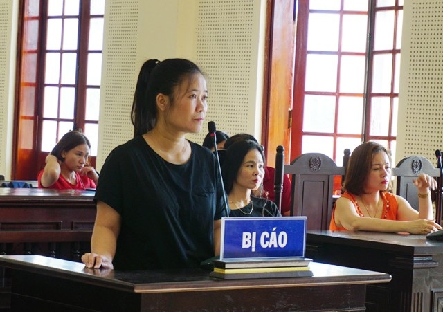 "Quý bà" chiếm đoạt hơn 1 tỉ đồng bằng chiêu trả lãi cao theo ngày - 1 Bị cáo Nguyễn Thị Nga tại phiên xét xử.