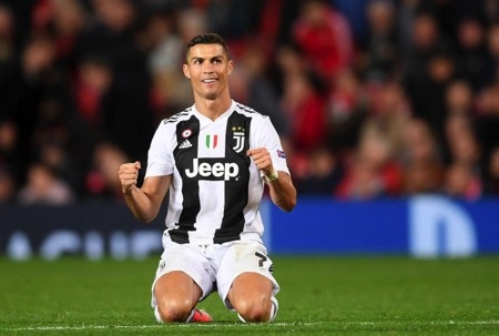 Giữa “bão scandal hiếp dâm", C.Ronaldo vẫn lên “ngôi vua” trên mạng xã hội - 1 C.Ronaldo vừa xuất sắc “lên ngôi” trên mạng xã hội