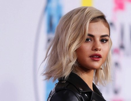 Giữa “bão scandal hiếp dâm", C.Ronaldo vẫn lên “ngôi vua” trên mạng xã hội - 2 Nữ ca sĩ Selena Gomez ngậm ngùi bị CR7 “vượt mặt”