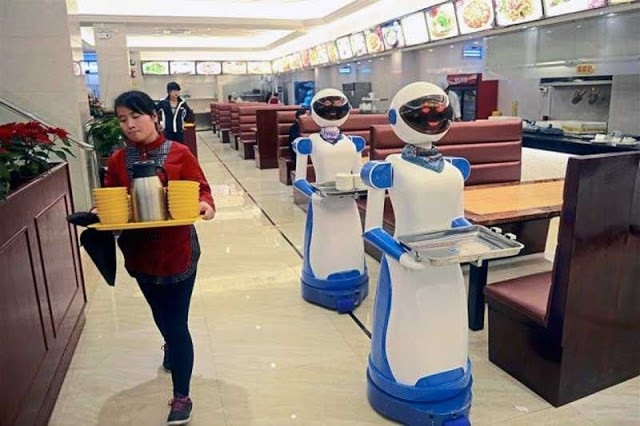 Bàn thêm về tư duy và hành động thời CN 4.0 - 3
Robot không thể thay thế con người trong tất cả các công việc.
