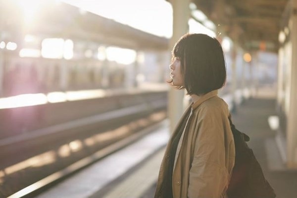 “Cảm nắng” đơn phương một chàng trai đã có người yêu - 1
Thế rồi, bao nhiêu cố gắng của em lại đều tan biến sau những cử chỉ ân cần, dịu dàng của anh... (ảnh minh họa)