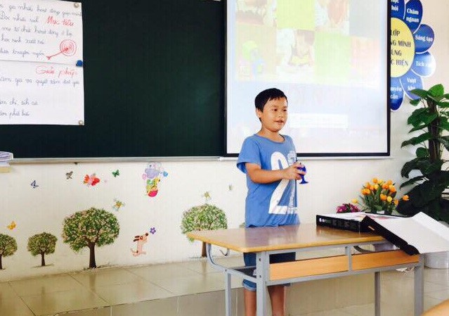 Cảm xúc mạnh từ những buổi họp phụ huynh "yêu thương át tiền bạc" - 2 Tại buổi học, một số học trò cũng biểu diễn khả năng của mình cho bố mẹ xem