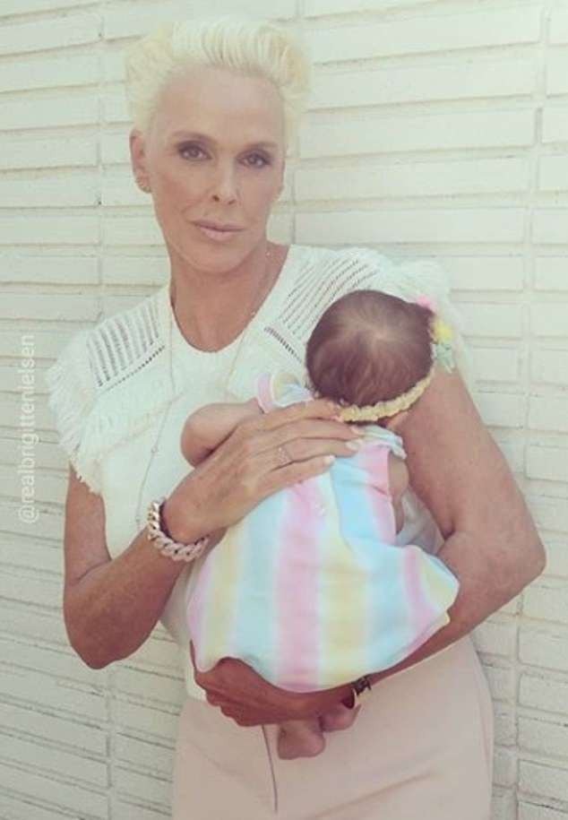 Người mẫu 55 tuổi nhanh chóng lấy lại dáng sau khi sinh con - 4
Brigitte Nielsen khoe hình ảnh con gái nhỏ Frida trên trang cá nhân cách đây ít tuần