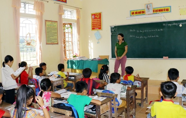 Thiếu giáo viên, trường giảm tiết, phụ huynh lao đao vì con học 1 buổi - 1 Trường Tiểu học Đôn Phục (Con Cuông, Nghệ An) giảm số tiết xuống còn 26 tiết/tuần thay vì 30 tiết/tuần như năm ngoái.