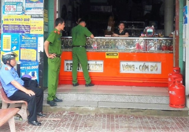 Bắt đối tượng cướp giật dây chuyền trên tay chủ tiệm vàng - 1 Tiệm vàng nơi xảy ra vụ việc. (Ảnh: CTV)