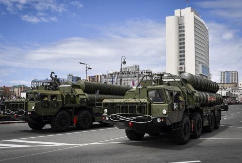 Ông Putin đi Ấn Độ: Thương vụ S-400 khiến Mỹ đau đầu? - 1
Hệ thống phòng thủ tên lửa S-400 của Nga