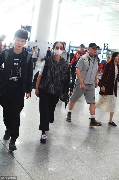 
Nhiều người không nhận ra ngôi sao nổi tiếng Châu Tấn.
