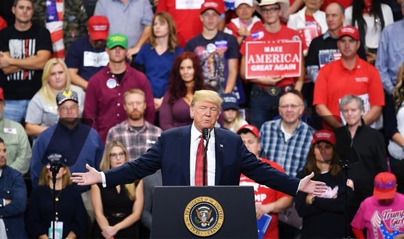 Ông Trump nói không “ngán” so tài với ông Putin - 1
Tổng thống Mỹ Donald Trump (Ảnh: EPA)