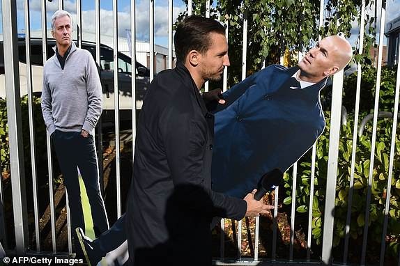 
Một cổ động viên đã quá chán nản với Mourinho, muốn Zidane tới Old Trafford dẫn dắt Quỷ đỏ
