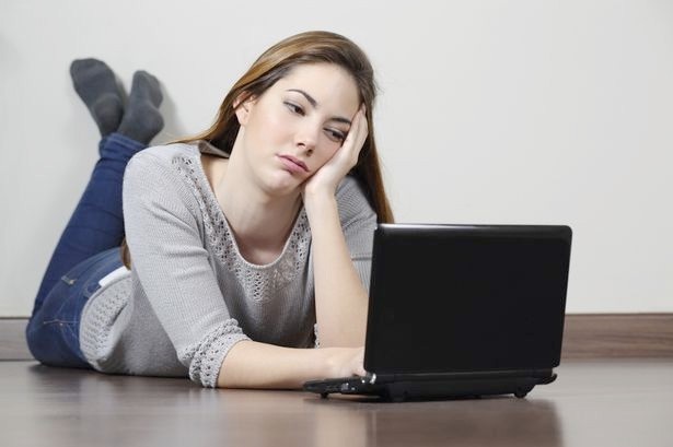 Tôi muốn chia tay bạn trai vì nói chuyện quá nhạt - 1
Đôi khi anh ấy khiến em có cảm giác như đang nói chuyện với một ông già về hưu vậy, chẳng hề có chút lãng mạn, trẻ trung nào... (ảnh minh họa)
