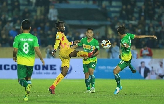 Cần Thơ không sợ Nam Định "dựng xe bus" ở trận tranh vé trụ hạng V-League - 1
Nam Định và Cần Thơ đã hòa nhau 0-0 ở trận lượt đi
