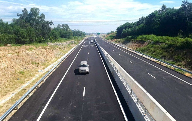 Vụ VEC bị cảnh báo vì chậm dự án: VEC nói trách nhiệm thuộc về Quảng Ngãi - 1 Đại diện VEC khẳng định sẽ chủ động làm việc với tỉnh Quảng Ngãi để giải quyết dứt điểm những tồn tại, vướng mắc của dự án cao tốc Đà Nẵng - Quảng Ngãi.