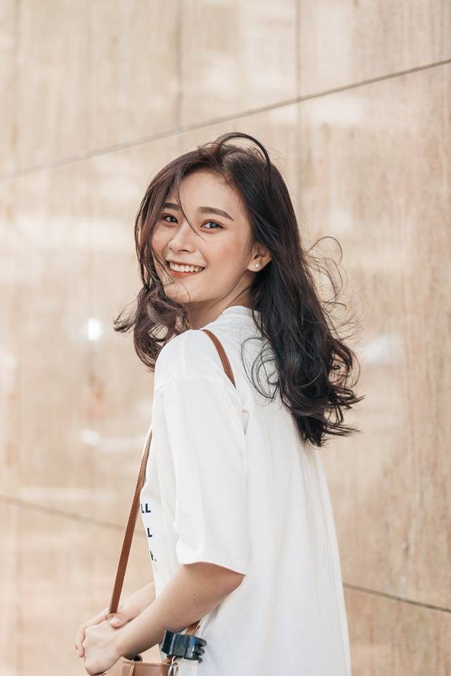 Top 18 Miss Teen 2017 lại gây bất ngờ vì ảnh thẻ xinh đẹp - 5 Khi cuộc thi đăng ảnh để mọi người vào bình chọn em mới phát hiện sao mọi người được đăng ảnh lộn xộn lên và chỉ có mình em nộp ảnh thẻ. Tuy ảnh không thực sự như mong muốn nhưng đọc bình luận của mọi người em thấy vẫn được khen, còn có người bảo “bạn này chất nhỉ, dám lấy ảnh thẻ dự thi luôn””.
